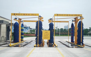巴士、公交車用電腦洗車機(jī)，采用電腦控制，自動化程度高